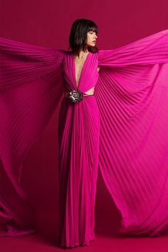 Plunging neckline fully pleated gown with metal belt and broche - HerTrove Pink Skirt Set, Isabel Sanchis, Dress Cape, Beautiful Evening Dresses, Pleated Gown, Dress Name, Column Skirt, Fashion Gowns, Cape Sleeves