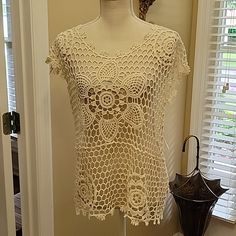 New Directions Natural Cream Lace Pull Over Scalloped Crochet Top. Cap Sleeve. 100% Cotton. Machine Washable. Size Large. Approximate Measurements 23" From Pit To Pit 27" From Shoulder To Hem. New With Tags Msrp $36 Cream V-neck Top With Crochet Trim, Beige Crochet Lace V-neck Top, Beige V-neck Top With Crochet Lace, Cream Crochet Trim V-neck Top, Cream V-neck Tops With Crochet Trim, V-neck Cotton Top With Crochet Lace, Beige Crochet Lace Crew Neck Top, Cotton V-neck Top With Crochet Lace, Cotton Crochet Lace V-neck Top