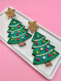 Gorgeous Christmas tree earrings complete with jeweled ornaments and topped with a star! Earrings are nickel-free, surgical steel with felt-back making them very lightweight and great for all-day wear! Holiday Beaded Jewelry, Christmas Card Outfits, Holiday Beading, Jewelry Christmas Tree, Christmas Tree Earrings, Holiday Sparkle, Gorgeous Christmas, Holiday Earring, Earring Tree