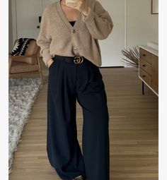 Middle Age Business Casual, Smart Casual Over 40 For Women, Smart Looks For Women, Office Clothes Women Casual, Womens Smart Casual Work Outfits, Chic Outfit Inspiration, Outfits To Wear To The Office, Workwear Inspo Women, Business Casual Dresses For Work