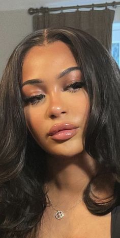 Natural Makeup Glossy Lips, Yellow Undertone Skin Makeup, Cafe Makeup Look, Day To Day Makeup, Caramel Skin Tone Makeup, Medium Skin Tone Low Contrast Makeup, Soft Subtle Makeup, Lip Tint Black Women, Naturally Pretty Makeup