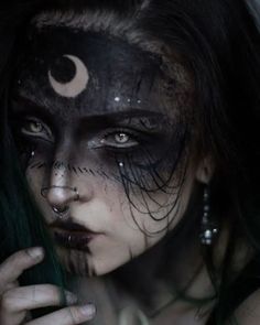 Ethereal Witch Aesthetic, Witch Face Painting, Dark Goddess Aesthetic, Dark Witch Art, Dark Witch Makeup, Pagan Makeup, Witch Makeup Ideas, Scary Witch Makeup