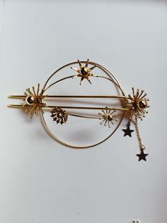 Hand made brass bun cage with starbursts of hematite orbiting and a falling star straight pin to secure it that can also be used as a decoration on it's own. -Handmade in France -cage diameter is approximately 10cm with 14 cm arcs -falling star straight pin measures 15cm with a starburst of 4cm diameter -hand wired and soldered finish Bun Jewelry, Jennifer Wood, How To Draw Braids, Hair Accessories Bun, Falling Star, Fulani Braids, Straight Pins, Falling Stars, Flower Headpiece