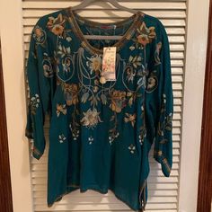 Nwt Johnny Was - Millicent Boho Floral Embroidered Top Sz L Blue Bohemian Blouse For Eid, Festive Tops With Floral Embroidery For Eid, Bohemian Blue Blouse For Eid, Festive Floral Embroidery Tops For Eid, Eid Green Top With Floral Embroidery, Eid Floral Embroidered Tunic Tops, Bohemian Tops With Floral Embroidery For Navratri, Multicolor Embroidered Kurta With Long Sleeves, Transitional Blue Blouse With Resham Embroidery