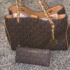 Lv Waist Bag, Mk Sandals, Louis Vuitton Bumbag, Betsey Johnson Wallet, Cream Bags, Mk Purse, Beige Bag, Michael Kors Crossbody Bag, Mk Bags