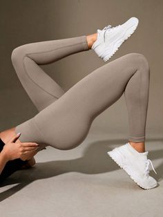 Yoga Basic Naadloos Brede tailleband Sport legging | SHEIN Nederland Gym Tights, Yoga Essentials, Womens Yoga Clothes, Basic Yoga, Legging Sport, Lulu Lemon, Pink Leggings, Athletic Pants, Inspiration Mode