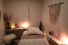 Reiki Room Decor, Healing Room Decor, Healing Room Ideas, Reiki Room Ideas, Zen Rooms, Home Yoga Room, Nyc Rooms, Massage Therapy Rooms