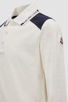 Designed to keep little ones comfortable, this long sleeve polo shirt is crafted from stretch cotton. Adding a touch of brand DNA, the practical style is finished with a logo collar. Practical Style, Mens Apparel, Polo Design, Event Experience, Polo Long Sleeve, Polo Shirt White, Outerwear Outfit, Team Sports, Long Sleeve Polo Shirt