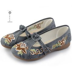 Note: 1. Due to the light and screen difference, the item's color may be slightly different from the pictures. 2. The size you select is EUR size， please check the measurements carefully before making a purchase. Lady Vintage Embroidery Floral Shoes Ballet Loafer Comfy Canvas Flats Slips Chic Size: 35, 36, 37, 38, 39, 40 EUR 35: for inner length: 225 mm/8.9 in EUR 36: for inner length: 230 mm/9.1 in EUR 37: for inner length: 235 mm/9.3 in EUR 38: for inner length: 240 mm/9.4 in EUR 39: for inner Embroidered Casual Flats, Casual Slip-on Flats With Floral Embroidery, Casual Embroidered Slip-on Flats, Casual Floral Embroidery Slip-on Flats, Spring Embroidered Slip-on Flats, Spring Embroidered Closed Toe Flats, Spring Floral Embroidered Closed Toe Flats, Spring Floral Embroidery Closed Toe Flats, Embroidered Round Toe Loafers For Spring