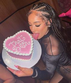 Spring Baddie Outfits Birthday, Baddie Birthday Cake, Birthday Girl Aesthetic, 21st Photoshoot, Birthday Baddie, Lala Baptiste, Selfie Museum, Birthday Behavior, Photoshoot Birthday