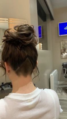 Hidden Shaved Hair Undercut, Hidden Undercut, Undercut Nape, Girl Undercut, Haircut Girl, Aesthetic Surgeon, Under Cut, Exam Study Tips, Undercut Women