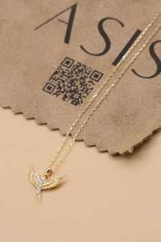 Dragon Bird Gold Necklace We combined this rare dragon bird with gold, and produced this stunning design. We offered this dragon bird necklace made of 14 carat gold with 3 different color options and the option of adding diamonds to the lock part. We believe that diamonds attract bad energy and for this reason we placed the diamond in the lock part. This dragon bird necklace is a perfect golden gift for yourself or as a gift for someone else. Add this limited edition dragon bird gold necklace to Yellow Gold Wing-shaped Necklace For Gift, Gold Pendant Necklace With Bird Design, Gold Necklace With Bird Design As Gift, Gold Necklace With Bird Design For Gift, Elegant Gold Necklace With Bird Design, Minimalist Gold Necklace, Dragon Bird, Gold Schmuck, Bad Energy