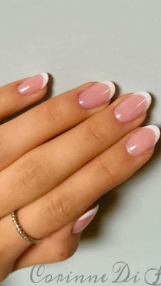 Short Minimalist Nails French Tip, Nails Kurz, Rounded Acrylic Nails, French Tip Acrylic Nails, Basic Nails, Her Nails, Casual Nails