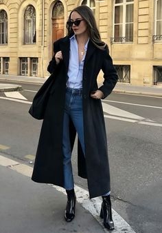 Mantel Outfit, Jeans Ideas, Long Black Coat, Style Jeans, Coat Outfits, Mode Inspo, 가을 패션, Looks Style, Mode Inspiration