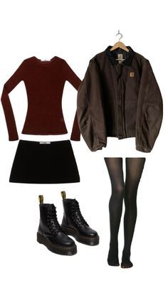 Going To A Theatre Outfit, Brown Outfit Accessories, Dark Autumn Fall Outfits, Autumn 2000s Outfits, 2000s Fall Aesthetic Outfits, Fall Themed Outfits Aesthetic, Fall Outfits Twilight, Fall Outfits Y2k Grunge, Fall Outfits Aesthetic Collage