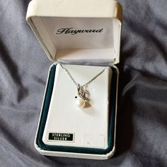 Pearl Necklace Never Worn. Box Is A Little Beat Up, But Necklce Is In Perfect Condition Ballerina Necklace, Bumble Bee Necklace, Quartz Pendant Necklace, Crystal Heart Pendant, Triangle Necklace, Cameo Necklace, Silver Jewelry Fashion, Birthstone Pendant, Gold Tone Necklace