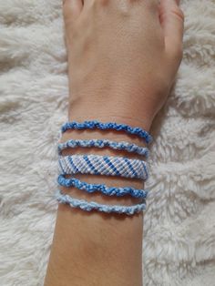 Pack of 5 Friendship Bracelets. The bracelets measure 15 cm. (29cm) The largest one is 1 cm wide, the others are approximately 0.5 cm wide. Macrame Birthday, Bracelet Macrame, Bracelet Friendship, Braided Bracelets, Friendship Bracelet, Bracelet Gift, Christmas Halloween, Gift Baskets, Festival Season