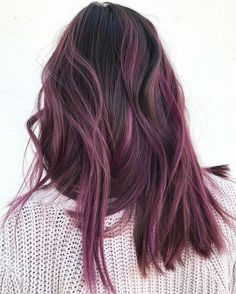 imagen descubierto por DevyBadjarad. Descubre (¡y guarda!) tus propias imágenes y videos en We Heart It Meredith Blake, Dark Purple Hair, Purple Highlights, Hair Streaks, Ombré Hair, Hair Color Purple, Short Hair Color, Dye My Hair, Hair Dye Colors