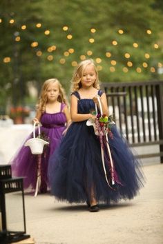 Dark Purple Flower Girl Dress, Fall Flower Girl, Lavender Wedding Colors, Fall Flower Girl Dresses, Purple Fall Wedding, Heather Wedding, Purple Flower Girls, Wedding Entourage, Rain Wedding