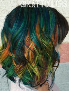 Absolutely love this green orange Teal dyed hair color inspiration 2023 Fashion Hair Color, Fall Hair Colors On Short Hair, Spooky Hair Color Short Hair, Silver And Green Hair, Colorful Fall Hair, Winter Vivid Hair Color, Teal Dyed Hair, Dark Rainbow Hair, Rainbow Underneath Hair