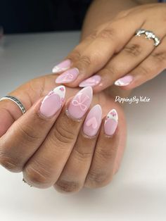 Light Pink Nail Inspo Almond, Cute Light Pink Nails With Design, Bow And Flower Nails, Pink Nails Girly, Vintage Pink Nails, Bows Nails Design, Pink Oval Nails With Design, Super Girly Nails, Design Acrylic Nails Art Ideas