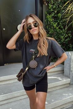 Biker Shorts Outfit, Graphic Tee Outfits, Outfit Chic, Looks Black, Mode Inspo, Tee Outfit, 가을 패션, Looks Style, Looks Vintage