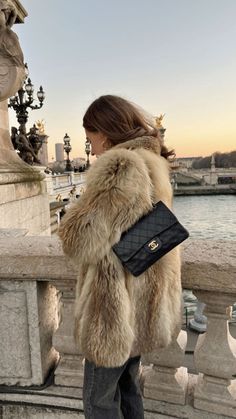 Outfits With Fur Coats, Fur Coat Aesthetic, Fur Coat Street Style, Fur Aesthetic, Fur Coat Outfits, Faux Fur Coats Outfit, Fur Jacket Outfit, Fur Outfit, Italy Fits