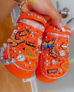 Orange Crocs, Stile Kylie Jenner, Casual Shoes Women Sneakers, Fluffy Shoes, Custom Shoes Diy