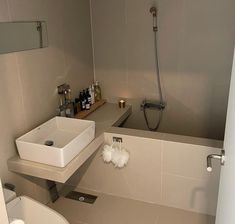 a bathroom with a sink, toilet and bathtub