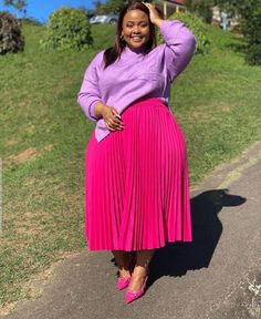 Pink Silk Skirt Outfit, Pink Pleated Skirt Outfit, Chic Skirt Outfits, Curvy Casual Outfits, Pleated Skirt Outfit, Fashionable Work Outfit, Pink Pleated Skirt, Stylish Work Attire, Modesty Fashion