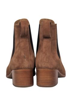 Every fashionista needs a chic pair of booties in their closet, so grab these ones from Rag & Bone before they're gone! With soft suede in a neutral camel hue, these heeled beauties are the ultimate fall staple. Whether you're headed to an apple orchard or a haunted house, style these with jeans and a flannel, grab a pumpkin spice latte and you'll be good to go! Size 5 Suede upper Slip on Short shaft Round toe Stacked heel Leather sole and footbed w/ some wear Original box included Heel 2" Brown Suede Booties With Suede Lining, Casual Heeled Boots With Suede Lining, Casual Suede Heeled Boots With Suede Lining, Brown Suede Ankle-high Booties, Brown Suede Chelsea Boots For Fall, Chic Brown Suede Chelsea Boots, Brown Suede-lined Ankle-high Booties, Brown Booties With Suede Lining For Fall, Casual Brown Heeled Boots With Suede Lining