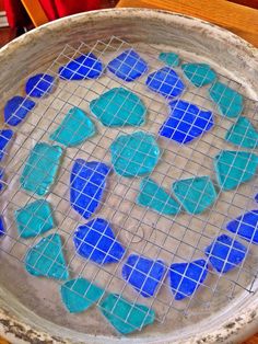 Mosaic Stepping Stones, Concrete Diy Projects, Mosaic Art Projects, Deco Nature, Summer Mantle Decor, Concrete Crafts, Garden Art Sculptures Diy, Garden Deco, Garden Artwork