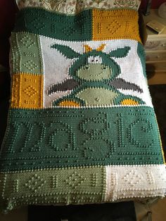 a crocheted blanket with an image of yoda on it