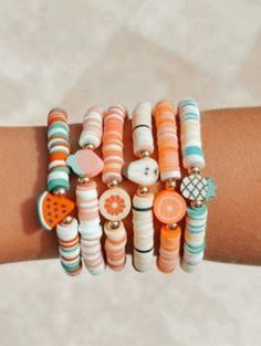 Clay Bead Best Friend Ideas, Flat Bracelet Ideas, Clay Bead Charms, Preppy Clay Bead Bracelets Ideas Aesthetic, Clay Bracelet Ideas Aesthetic, Bracelet Set Ideas, Clay Bead Bracelets Ideas