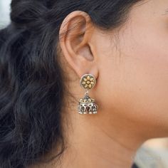 The Niovi Daisy Mini Silver Jhumka Earrings feature intricate daisy designs with delicate gold plating, blending traditional charm with a modern touch. Perfect for any occasion. Mini Jhumka, Silver Jhumka Earrings, Silver Jhumkas, Tarnished Silver, Jhumka Earrings, Green Tourmaline, Earring Necklace, Indian Jewelry, Gold Plating