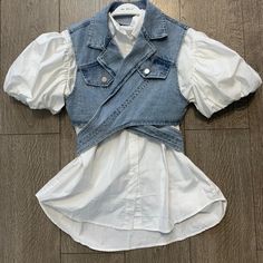 Washed Denim Wrap Around Vest With Short-Sleeve Shirt. Denim Vest Is Adjustable Closure. Vest With White Shirt, Unique Crop Tops, Hollister Crop Tops, Hollister Tank Tops, Boho Bandeau, White Crop Tank, Black Crop Top Tank, Bandeau Crop Top, Cropped Long Sleeve Top