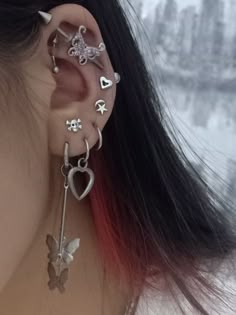 Piercing inspo industrial conch lobe piercings helix grunge aesthetic y2k emo girl butterfly rook earrings jewelry Goth Earings Piercings, Ear Anatomy Piercing, Gothic Ear Piercings, Ear Piercing Ideas Grunge, Emo Ear Piercings, Grunge Earrings Piercings, Styling Piercings, Goth Ear Piercings, Y2k Piercings