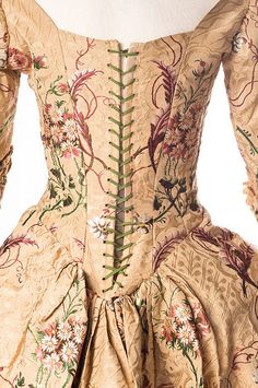 English silk brocade dress, 1789 Charleston Museum, 1780s Fashion, Historical Gowns, Brocade Dress