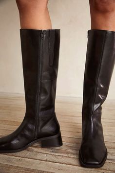 Square Toe Flat Knee High Boots, Knee Length Black Boots, Knee High Square Toe Boots, Slouchy Knee High Boots, Mid Rise Boots Outfit, Square Toe Tall Boots, Sophisticated Alternative Fashion, Boots Winter 2024, Vagabond Boots Outfit