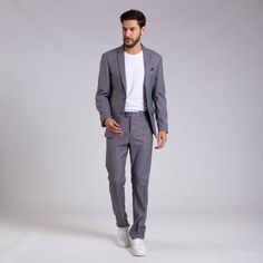 Alfaiataria moderna e sofisticada. O costume ou terno é uma peça clássica do guarda-roupa masculino, ele traz elegância e formalidade. Perfeito para ambientes mais formais ou para o trabalho, unindo o clássico ao elegante. Composição: 87% Poliéster 11% Viscose 2% Elastano Modelagem: Slim mais ajustado ao corpo A Viscose possui um toque suave, agradável e um caimento fluido, tem ótima transferência de calor, o que proporciona maior conforto especialmente em dias mais quentes. Modelagem: Slim Tipo De Tecido: Pv Estilo: Alfaiataria Estacao: Continuados Genero: Masculino Divisao: Adulto Marca: Docthos Origem: Nacional Composicao:78% Poliester 22% Viscose Composicao:79% Poliester 21% Viscose Composicao:80% Poliester 20% Viscose Composicao:85% Poliester 15% Viscose Terno Slim, Business Fashion, Dress Codes, Old Money, Plus Size, Blazer, Magazine