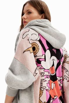 Sudadera oversize jacquard Mickey Mouse de mujer I Desigual.com Sweat Oversize, Mickey Mouse Sweatshirt, Stella Jean, Shirt Oversize, Moda Chic, Pull Sweat, Zip Up Sweater, Oversized Sweatshirt, Disney Mickey Mouse