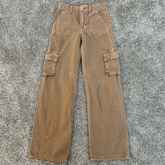 Girls Size 7 Brown Cargo Pants In Great Condition Purple Themed Outfits, Cacky Pants, Brown Clothes Aesthetic, Light Brown Cargo Pants, Baggy Cargo Pants Outfit, Brown Cargo Pants Outfit, Cargo Pants Aesthetic, Moodboard Pictures, Brown Cargos