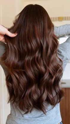 Chocolate Auburn Hair, Brownish Red Hair, Copper Brown Hair, Dark Auburn Hair, Mahogany Hair, Red Hair Inspo, Chocolate Hair