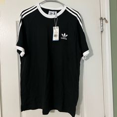 Vintage Classic Adidas Cotton Tops, Classic Adidas Short Sleeve Tops, Adidas Black Shirt For Streetwear, Black Adidas Shirt For Streetwear, Classic Black T-shirt For Spring, Adidas Black Crew Neck Shirt, Adidas T Shirt Men, Shirt Men Outfit, Retro Adidas