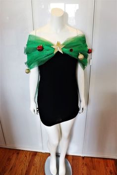 Brooch Scarf, Christmas Dress Up, Diy Ugly Christmas Sweater, An Apron, Ugly Sweater Party, What The Heck, Christmas Costumes, Christmas Fashion, Christmas Dress