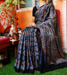 Ajrak Saree Blouse Designs, Ajrakh Prints Saree, Ajrakh Sarees Online, Ajrakh Saree Blouse Designs, Ajrak Saree, Khadi Sarees, Ajrak Print, Simple Saree Designs