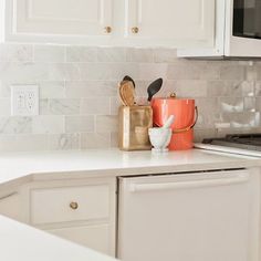 the kitchen counter is clean and ready to be used as a utensil holder