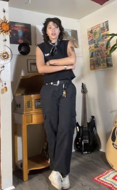 Black Berlin Style, Gay Outfits Women Masc, Festival Outfits Tomboy, Fletcher Concert Outfit Ideas, Carabiner Lesbian Outfit, Cook Outfit Casual, Formal Outfits For Masc Women, Masc Lesbian Clubbing Outfit