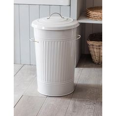 Kitchen Bin White Bin, Kitchen Waste Bin, Garden Trading, Industrial Style Kitchen, Kitchen Waste, Kitchen Trash Cans, Classic Kitchen, Kitchen Bin, Metal Kitchen