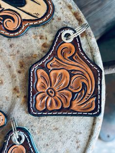 Tooled Eartag Keychain.  Handmade by Maker: Lauren McDowell Herman Oak Leather 🇺🇸 Tooled Leather Keychain Ideas, Leather Tooled Keychains, Leather Work Projects, Leather Products Ideas, Leather Keychain Ideas, Tooled Leather Keychain, Diy Leather Working, Diy En Cuir, Custom Leather Work